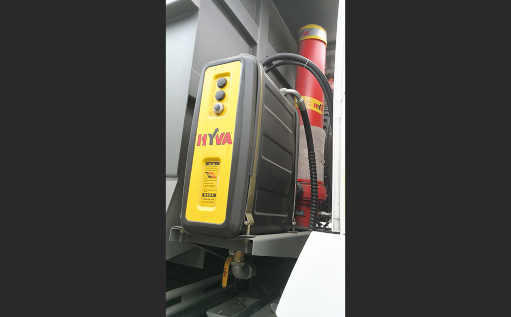 SINOTRUK HOWO A7 16M3